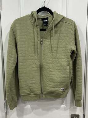 The North Face Women's Longs Peak Quilted Full-Zip Hoodie in Laurel Wreath Green
